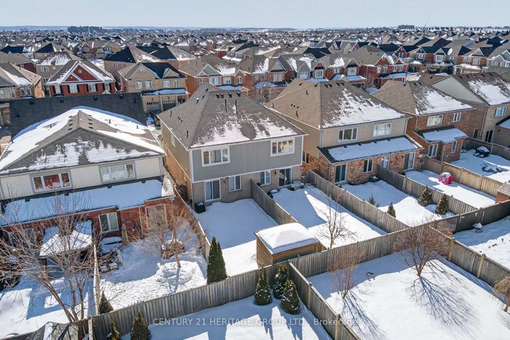 Photo 42 at 44 Acorn Lane, Bradford, Bradford West Gwillimbury