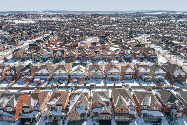 Photo 43 at 44 Acorn Lane, Bradford, Bradford West Gwillimbury