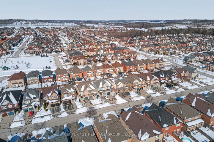 Photo 44 at 44 Acorn Lane, Bradford, Bradford West Gwillimbury