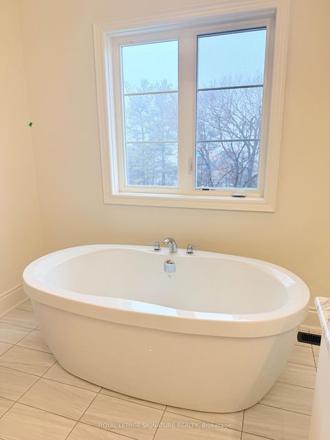 Photo 11 at 8 Art Leech Drive, Rural Richmond Hill, Richmond Hill