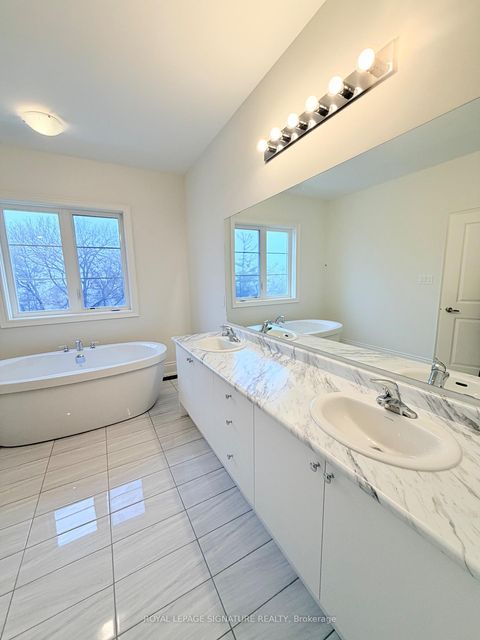 Photo 13 at 8 Art Leech Drive, Rural Richmond Hill, Richmond Hill