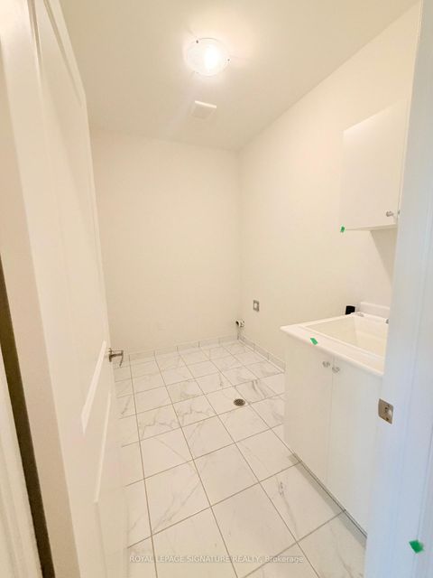 Photo 16 at 8 Art Leech Drive, Rural Richmond Hill, Richmond Hill