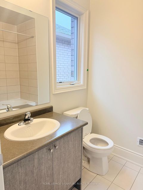 Photo 23 at 8 Art Leech Drive, Rural Richmond Hill, Richmond Hill