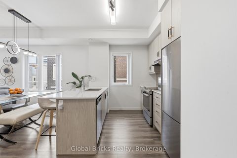 Photo 4 at TH #210 - 131 Honeycrisp Crescent, Vaughan Corporate Centre, Vaughan