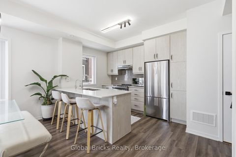 Photo 5 at TH #210 - 131 Honeycrisp Crescent, Vaughan Corporate Centre, Vaughan