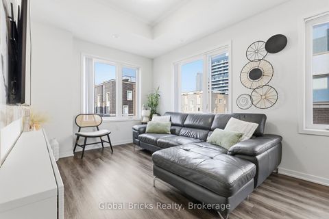 Photo 9 at TH #210 - 131 Honeycrisp Crescent, Vaughan Corporate Centre, Vaughan