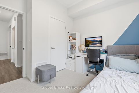 Photo 12 at TH #210 - 131 Honeycrisp Crescent, Vaughan Corporate Centre, Vaughan