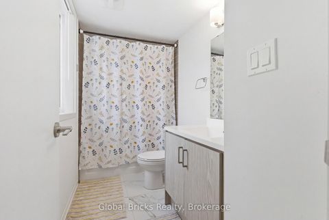 Photo 17 at TH #210 - 131 Honeycrisp Crescent, Vaughan Corporate Centre, Vaughan