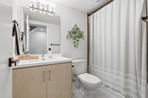 Photo 21 at TH #210 - 131 Honeycrisp Crescent, Vaughan Corporate Centre, Vaughan