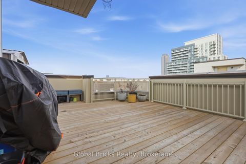 Photo 22 at TH #210 - 131 Honeycrisp Crescent, Vaughan Corporate Centre, Vaughan