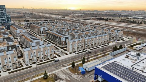 Photo 24 at TH #210 - 131 Honeycrisp Crescent, Vaughan Corporate Centre, Vaughan