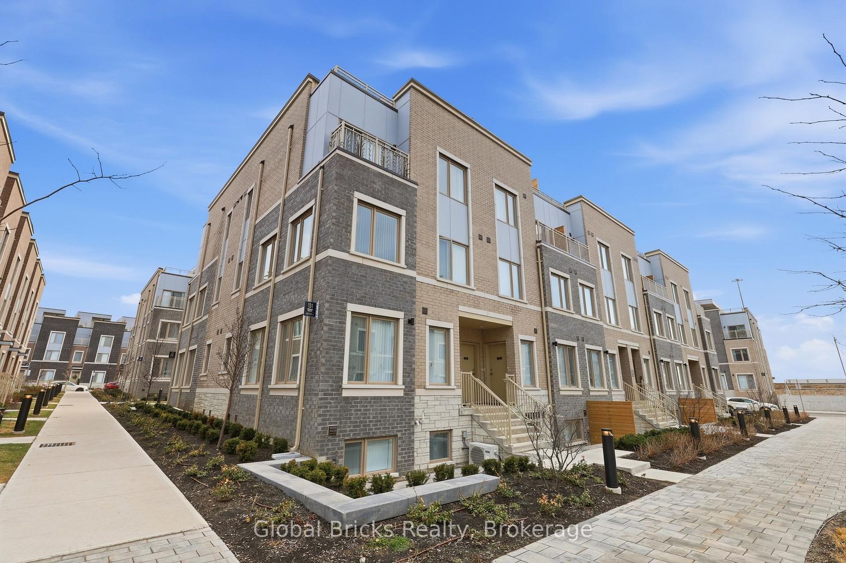 TH #210 - 131 Honeycrisp Crescent, Vaughan Corporate Centre, Vaughan by Loree Meneguzzi Real Estate TH #210 - 131 Honeycrisp Crescent, Vaughan Corporate Centre, Vaughan