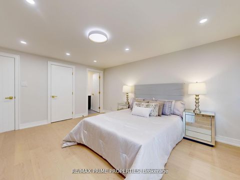 Photo 6 at 137 Old Surrey Lane, South Richvale, Richmond Hill