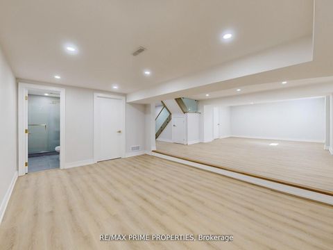 Photo 18 at 137 Old Surrey Lane, South Richvale, Richmond Hill