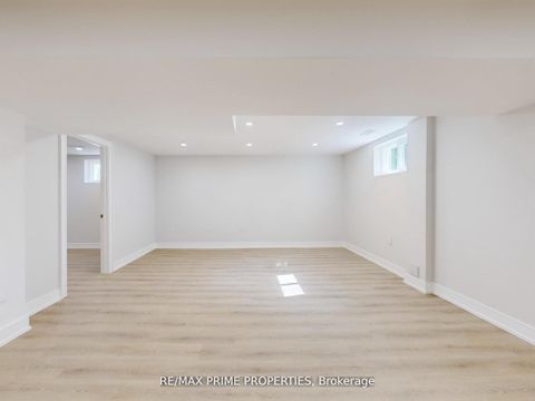 Photo 36 at 137 Old Surrey Lane, South Richvale, Richmond Hill