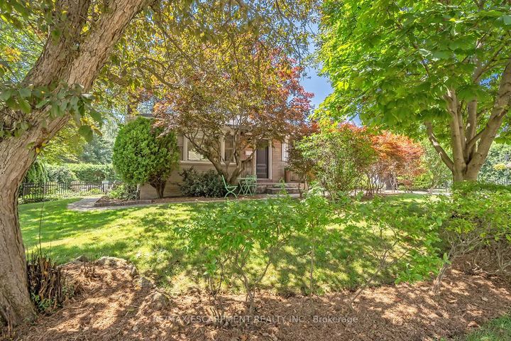 Photo 2 at 564 Maplehill Drive, Roseland, Burlington