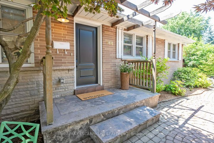 Photo 3 at 564 Maplehill Drive, Roseland, Burlington