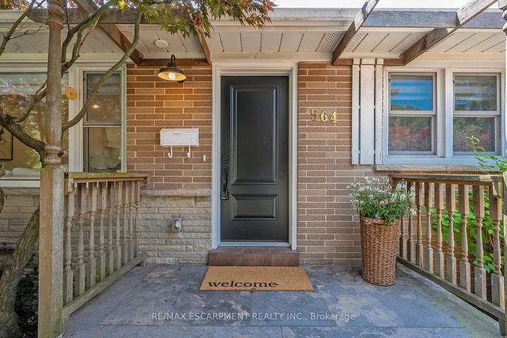 Photo 4 at 564 Maplehill Drive, Roseland, Burlington