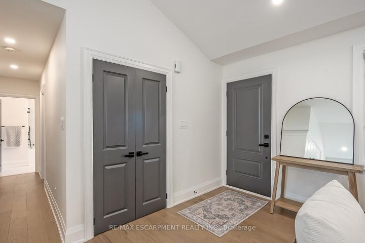 Photo 5 at 564 Maplehill Drive, Roseland, Burlington