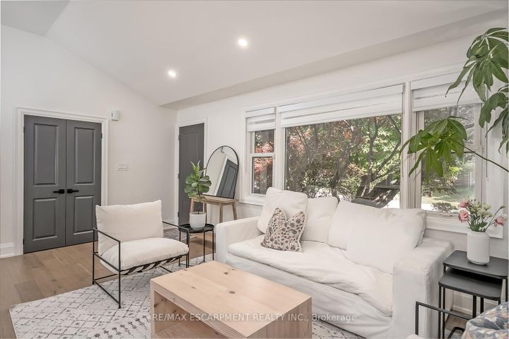 Photo 6 at 564 Maplehill Drive, Roseland, Burlington