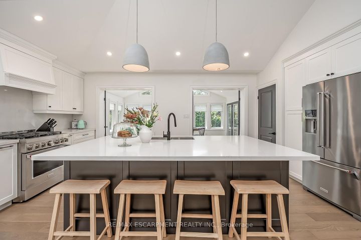 Photo 8 at 564 Maplehill Drive, Roseland, Burlington