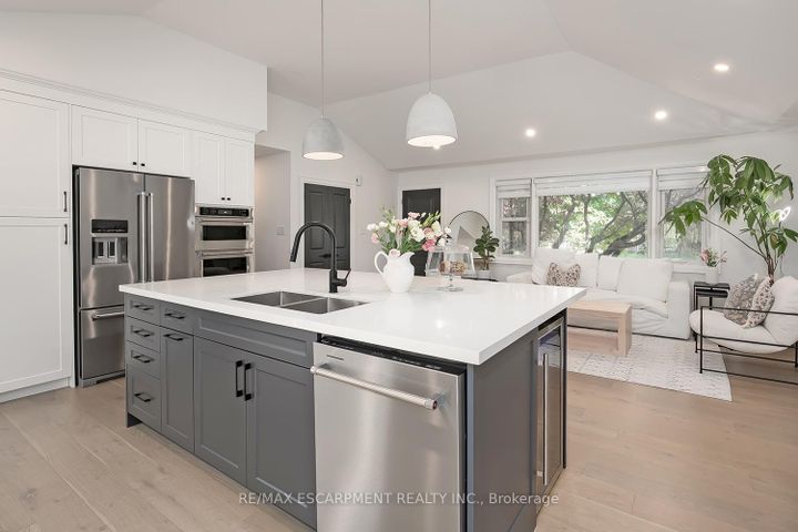 Photo 10 at 564 Maplehill Drive, Roseland, Burlington