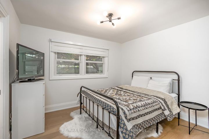 Photo 15 at 564 Maplehill Drive, Roseland, Burlington