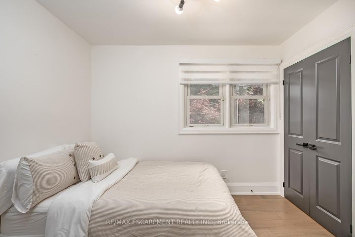 Photo 19 at 564 Maplehill Drive, Roseland, Burlington