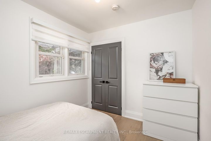 Photo 20 at 564 Maplehill Drive, Roseland, Burlington