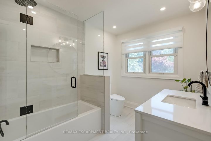 Photo 22 at 564 Maplehill Drive, Roseland, Burlington