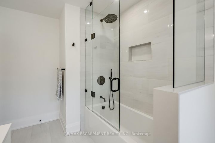 Photo 24 at 564 Maplehill Drive, Roseland, Burlington