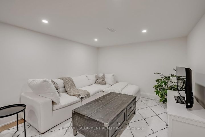 Photo 28 at 564 Maplehill Drive, Roseland, Burlington