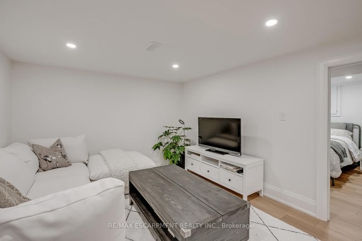 Photo 29 at 564 Maplehill Drive, Roseland, Burlington