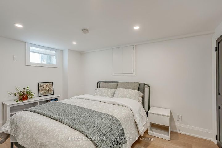 Photo 34 at 564 Maplehill Drive, Roseland, Burlington