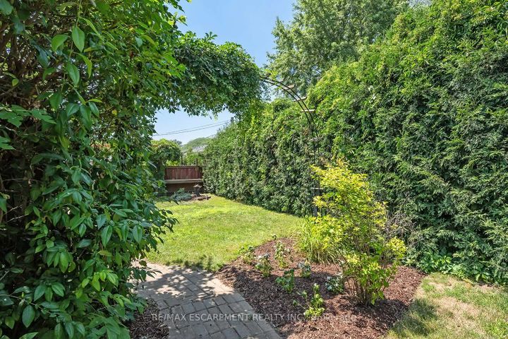 Photo 43 at 564 Maplehill Drive, Roseland, Burlington