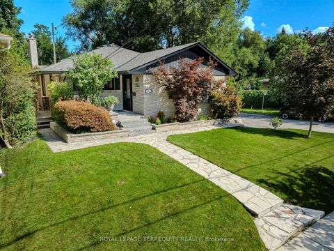 Photo 4 at 92 Saskatoon Drive, The Westway, Toronto