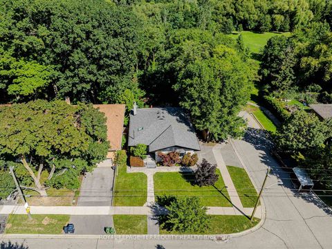 Photo 5 at 92 Saskatoon Drive, The Westway, Toronto