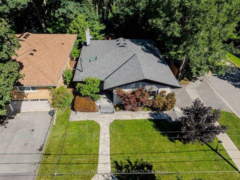 Photo 6 at 92 Saskatoon Drive, The Westway, Toronto