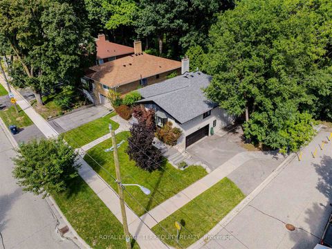 Photo 7 at 92 Saskatoon Drive, The Westway, Toronto