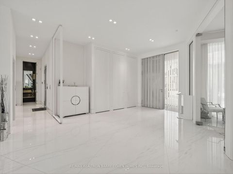 Photo 3 at 8 Cadmus Road, Newtonbrook East, Toronto