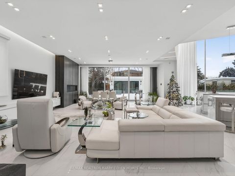 Photo 16 at 8 Cadmus Road, Newtonbrook East, Toronto