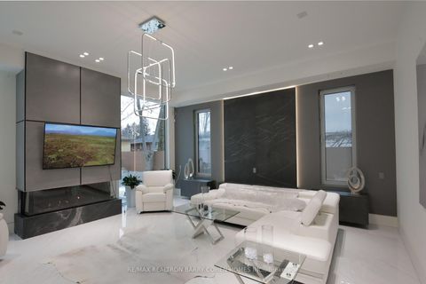 Photo 18 at 8 Cadmus Road, Newtonbrook East, Toronto