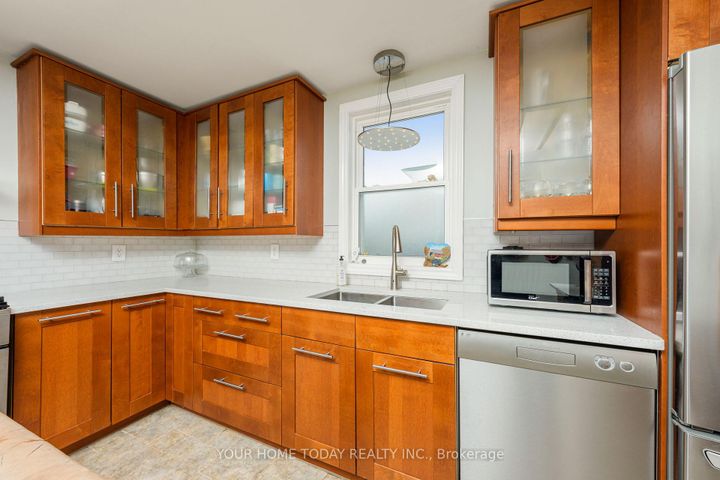 Photo 10 at 20 Elgin Street, Georgetown, Halton Hills