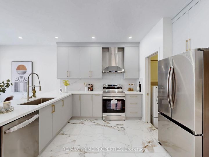 Photo 7 at 22 Waymount Avenue, Westbrook, Richmond Hill