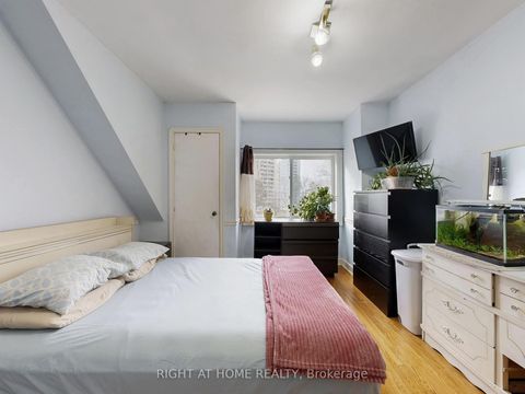 Photo 27 at 46 Glenshephard Drive, Kennedy Park, Toronto