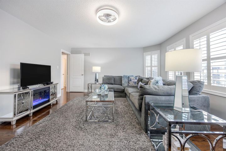 Photo 22 at 59 Aidan Drive, Vellore Village, Vaughan