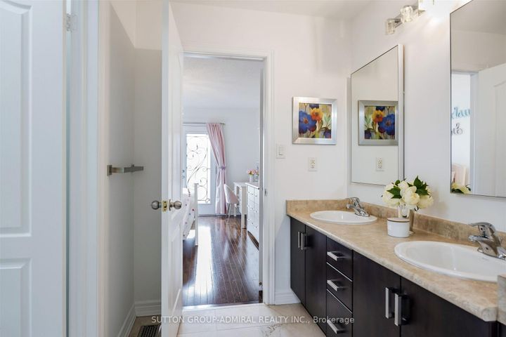 Photo 31 at 59 Aidan Drive, Vellore Village, Vaughan