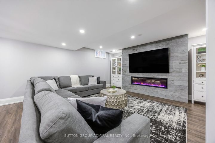 Photo 39 at 59 Aidan Drive, Vellore Village, Vaughan