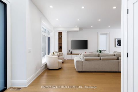 Photo 3 at 90 GREAT OAK Drive, Rosethorn, Toronto