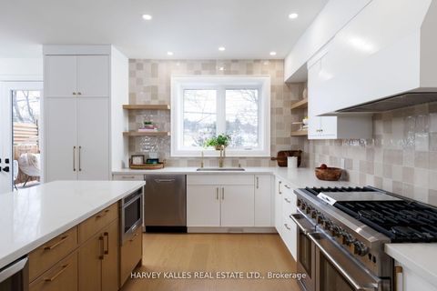 Photo 13 at 90 GREAT OAK Drive, Rosethorn, Toronto